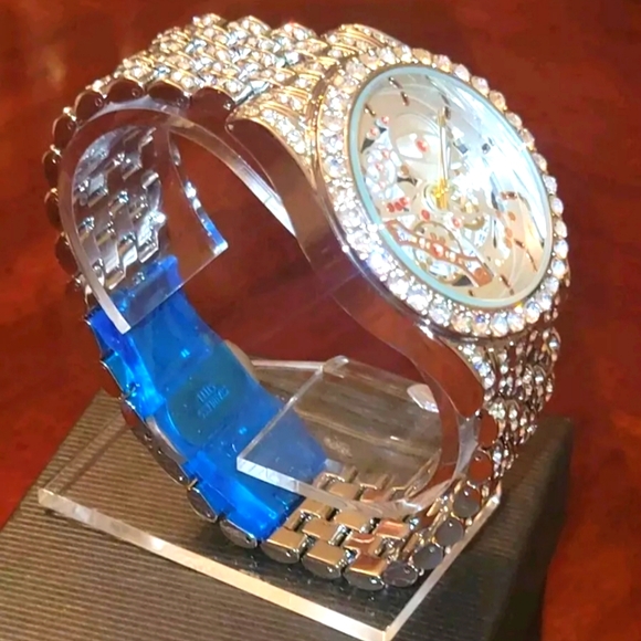 Mens Luxury Skeleton Style Date Display Simulated Diamond Quartz Movement Watch - Picture 6 of 9